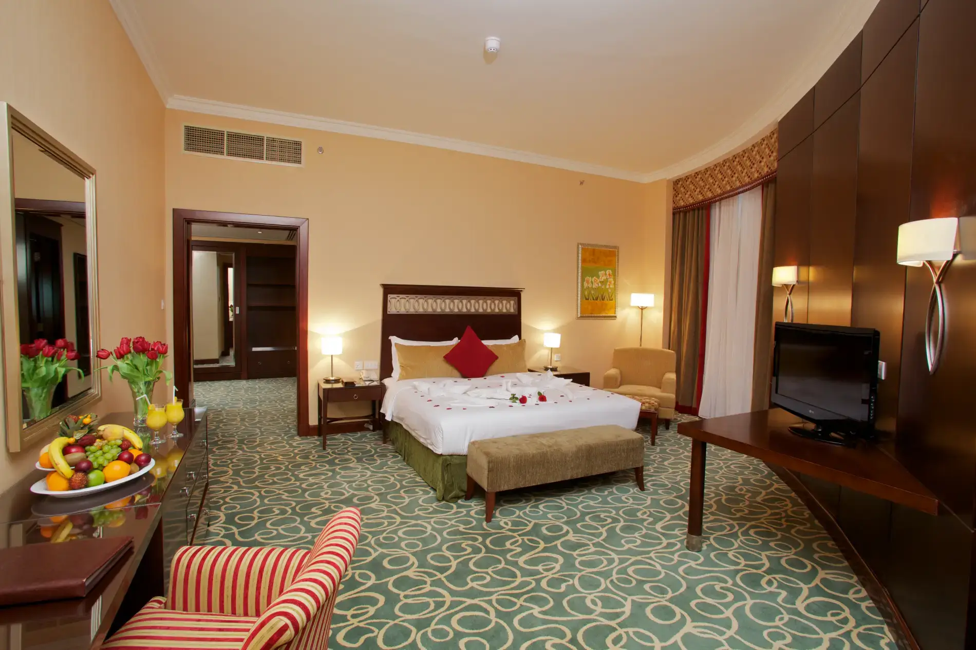 Deluxe Queen Rooms in Dubai